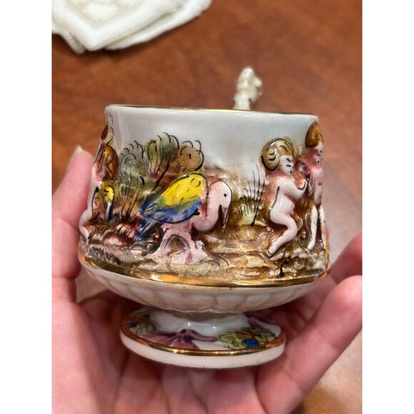 Vintage Italian Capodimonte Dragon Cherub Tea cup and saucers (Set of 2) - Picture 8 of 12